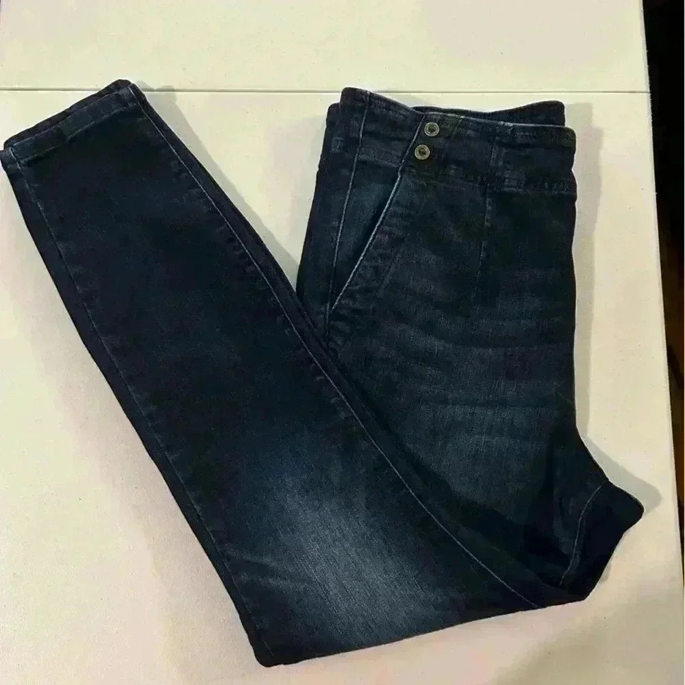 Pilcro and the Letterpress Women’s High Rise Skinny Jeans. Size 32. Dark wash.